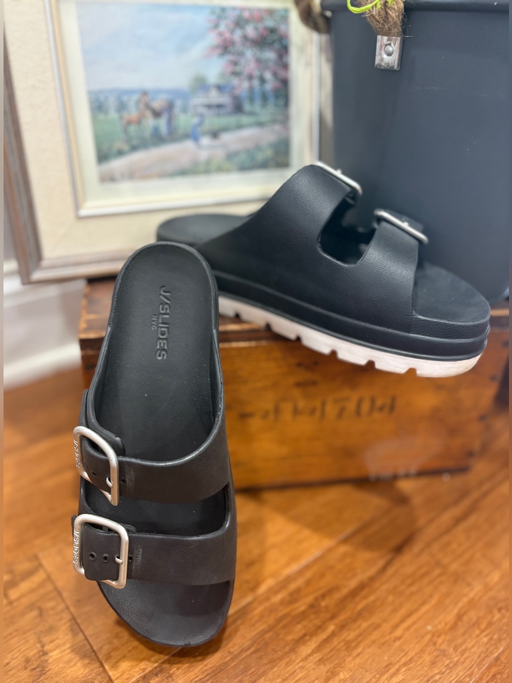 J/SLIDES Sandals Black Slides White Trim Silver Buckles Flatform Platform SZ 7